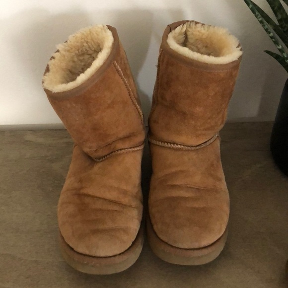 UGGS - Picture 1 of 5